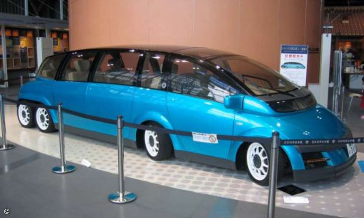 Auch Elektroautos werden in Japan schon als lange Luxusversion angeboten