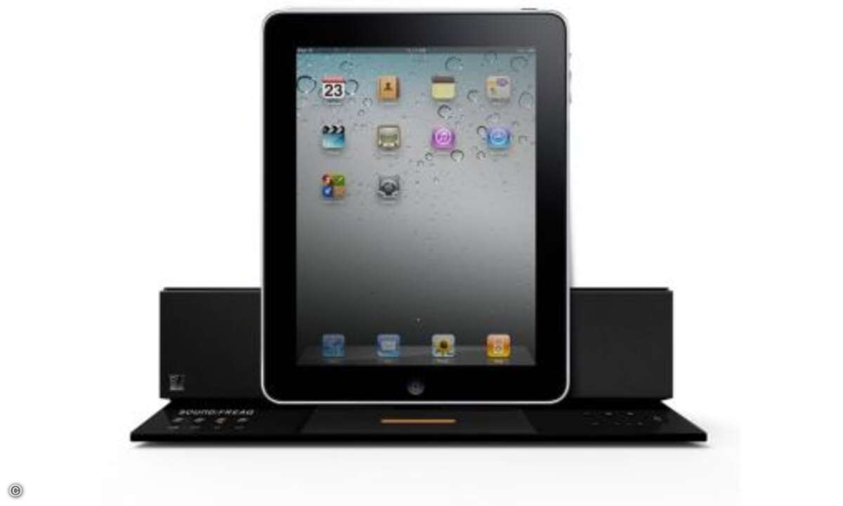 Soundfreq SFQ-2 Sound Step mit iPad
Trotz der Breite von gerade mal 33 cm sind auch bei eingedocktem iPad die beiden Breitbänder nicht verdeckt und können so ungehindert aufspielen.
© Archiv