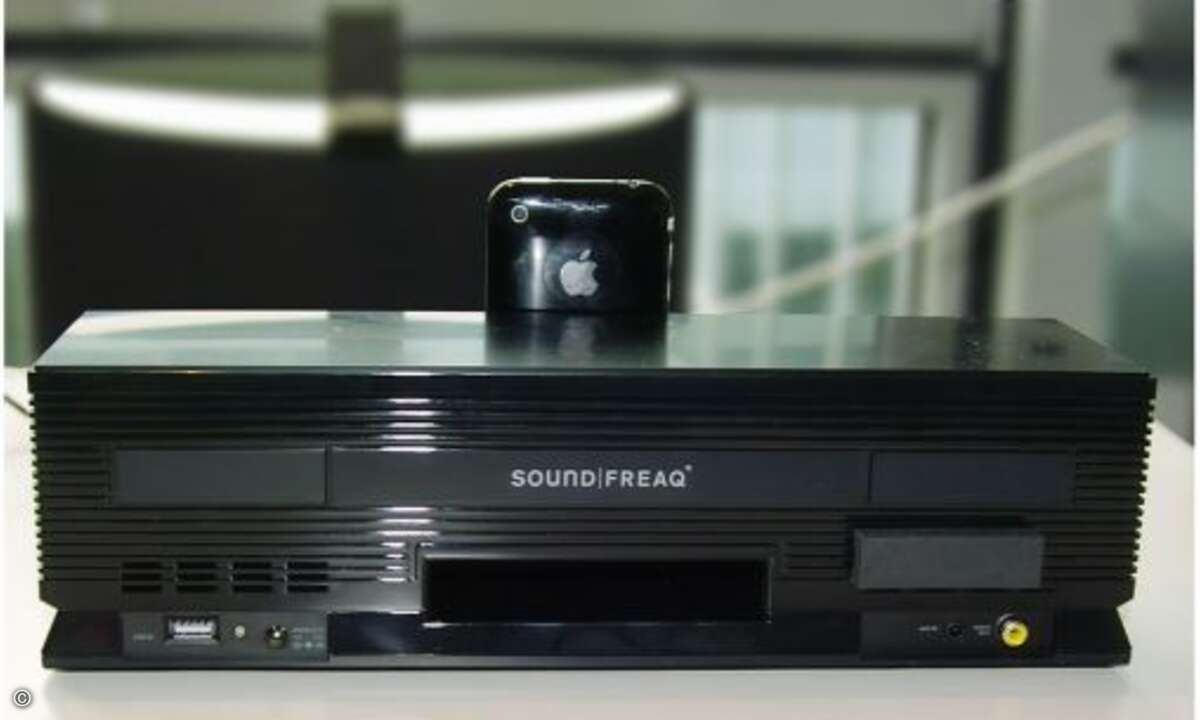Soundfreq SFQ-2 Sound Step
Auf der Rückseite sind USB-Anschluß zum laden von Smartphones sowie Aux-In und Video-Out untergebracht.
© AUDIO