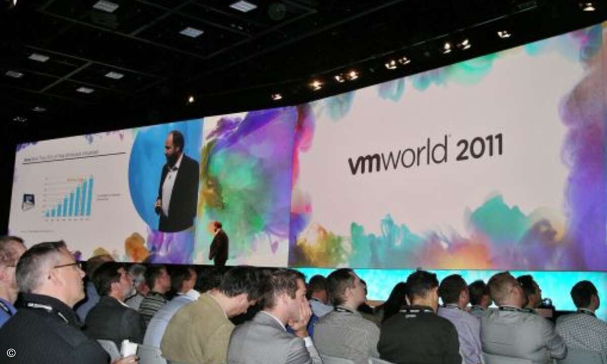 Klein auf der Bühne und überlebensgroß in den Wolken: VMware-CEO Paul Maritz.