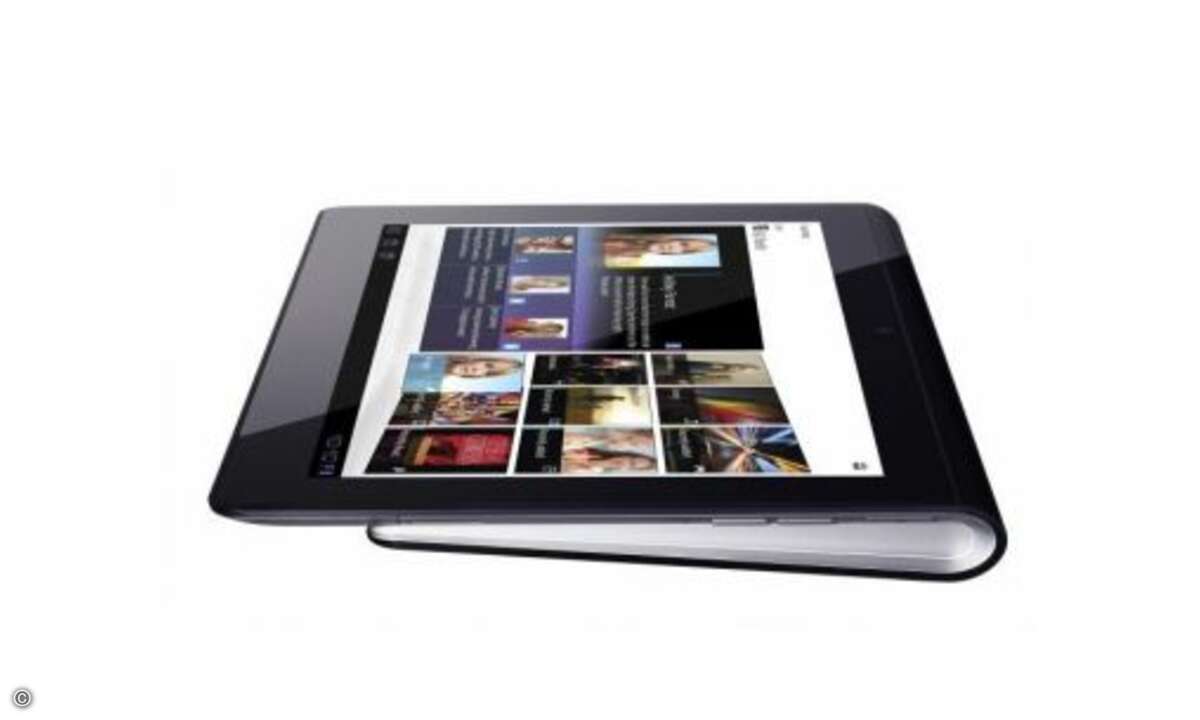 Sony Tablet S
Apropos Tisch: Sony hat dem Tablet S einen Infrarotsender samt entsprechender Remote-App spendiert, so dient die Rechenflunder auf Wunsch auch als Komfortfernbedienung für den heimischen Gerätepark, und das nicht nur bei Modellen aus