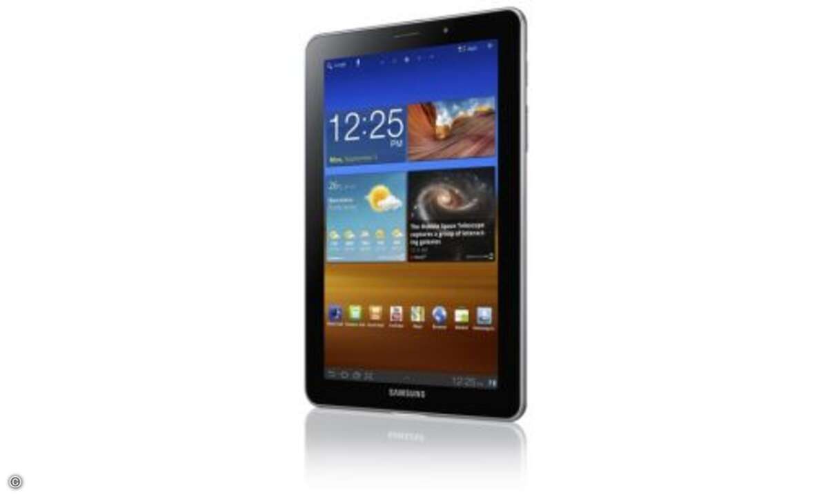 Samsung Galaxy Tab 7.7
Es ist ultraleicht, sehr dünn und äußerlich nahezu perfekt: Das Galaxy Tab 7.7 hat ein sehr handliches Format und liegt ausgesprochen gut in der Hand; Metallrücken und Kunststoffelemente sind vorbildlich verarbeitet und ohne
