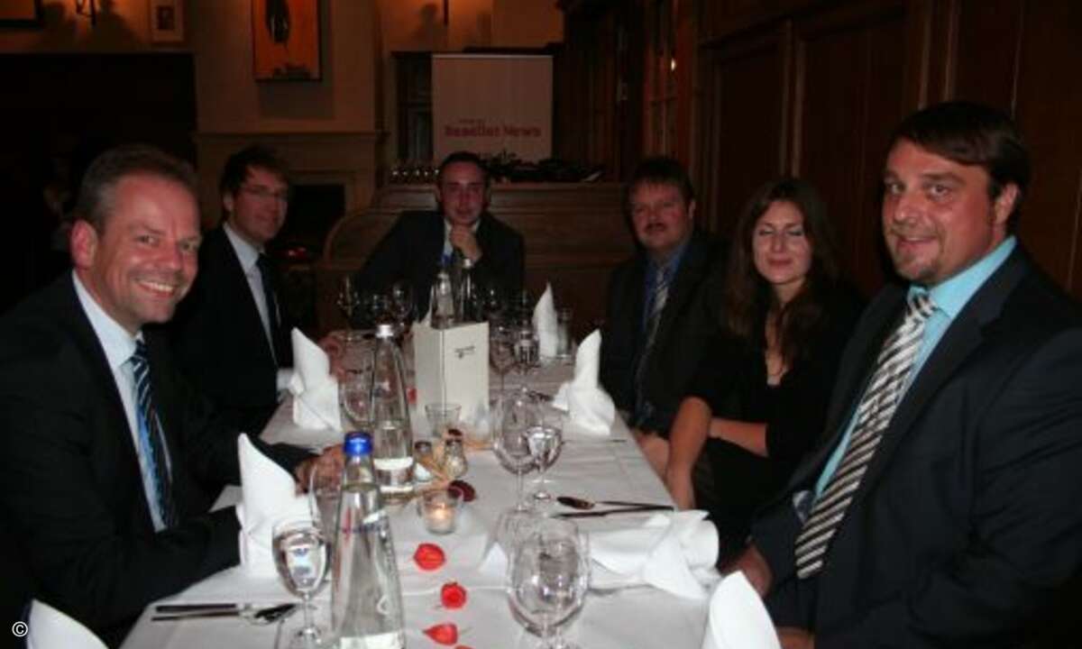 Werner Habicht (Avnet), Björn Bartsch (Wave), Dennis Rall (Crompris) Jörg Klawitter, Verena Hoff (beide Fröhlich & Walter) und Lars Bube (CRN)