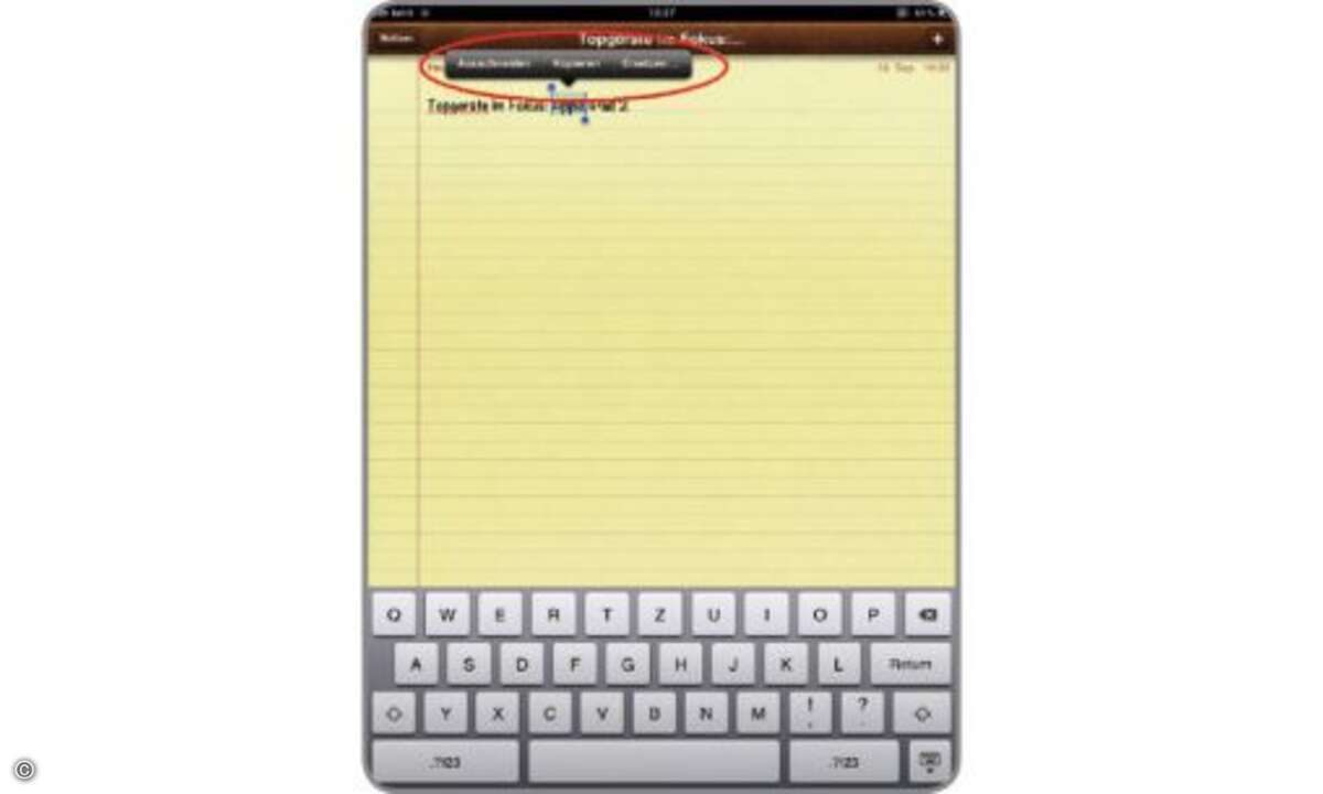Kopieren und Ersetzen
Um die Copy-und-Paste-Funktion auf Ihrem iPad zu nutzen, verweilen Sie einfach mit dem Finger auf einem Wort, bis die Lupe eingeblendet wird. Bewegen Sie nun den Cursor im Textfeld zum gewünschten Wort, nehmen den Finger vom Di