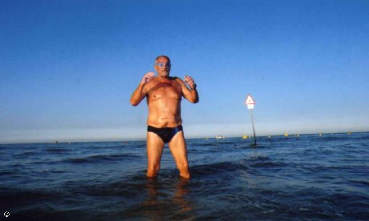 Längste Schwimmstrecke im Meer: Veljko Rogošić (HR) schwamm vom 29. bis 31. August 2006 225 km quer durch die Adria von Grado nach Riccione (beide I) und war dabei 50 Stunden 10 Minuten auf See. Das ist die längste an einem Stück, im offenen Meer und