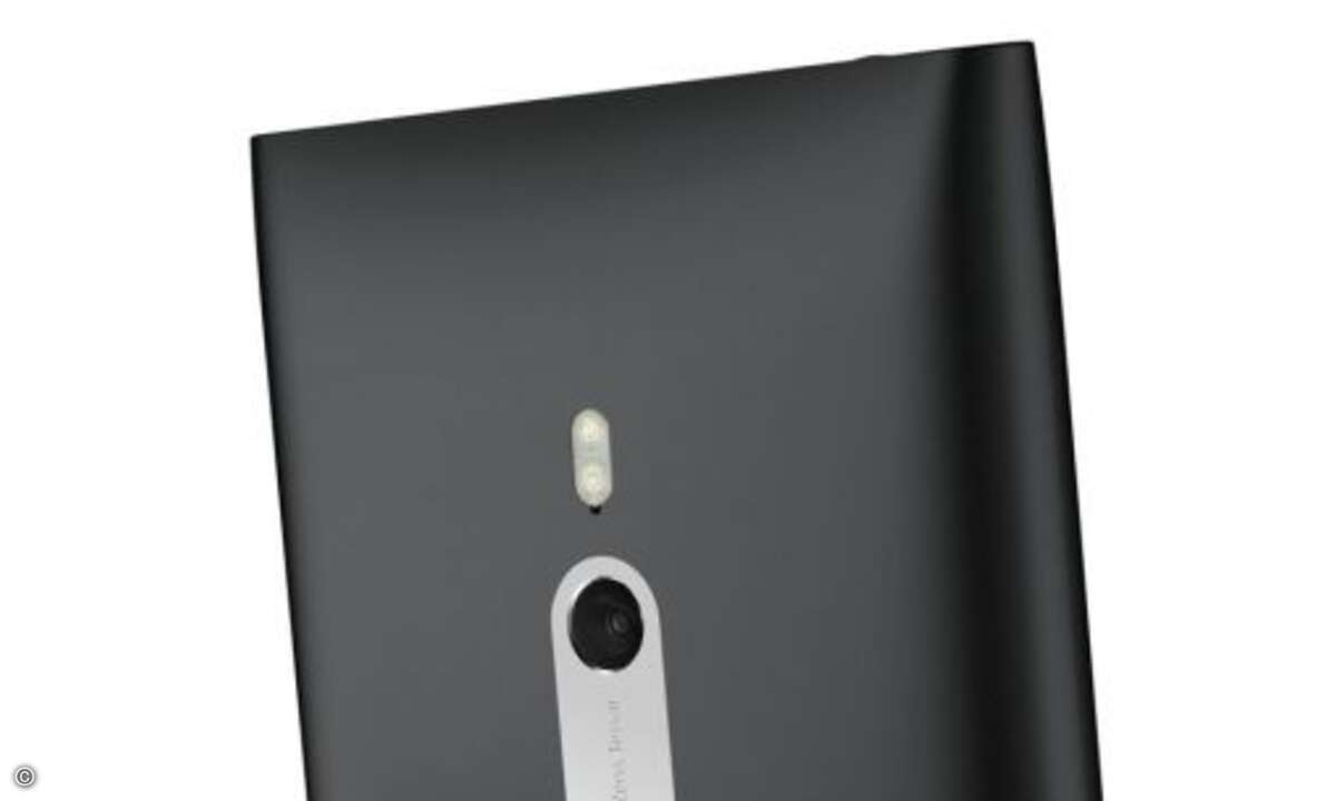 Display
Hier liegen Lumia 800 und HTC Titan vorn. Die Modelle knipsen Fotos mit 8 Megapixel und zeichnen Videos mit 720p auf. Diese Videoauflösung schafft auch das Omnia W, allerdings werden Fotos nur mit 5 Megapixel in den Speicher gebannt. Ob de