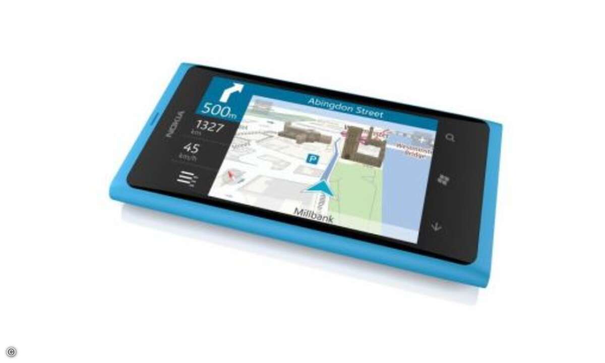 Sonderfunktionen
Nokia integriert drei Software-Extras in Windows Phone: die Sport-App ESPN, den Musikdienst Nokia Musik und die kostenlose Onboard-Navigation Nokia Drive. Davon wird aber nur die Navigation in vollem Umfang nach Deutschland kommen