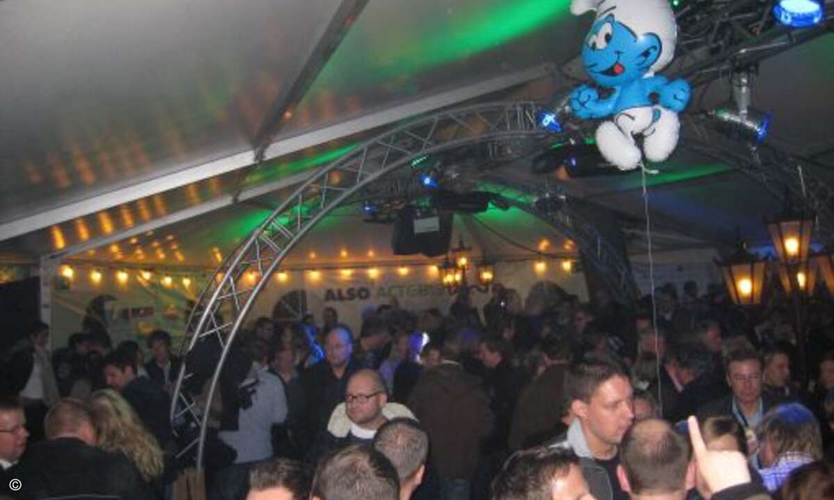 Feierhauptstützpunkt war wieder der Biergarten Christ