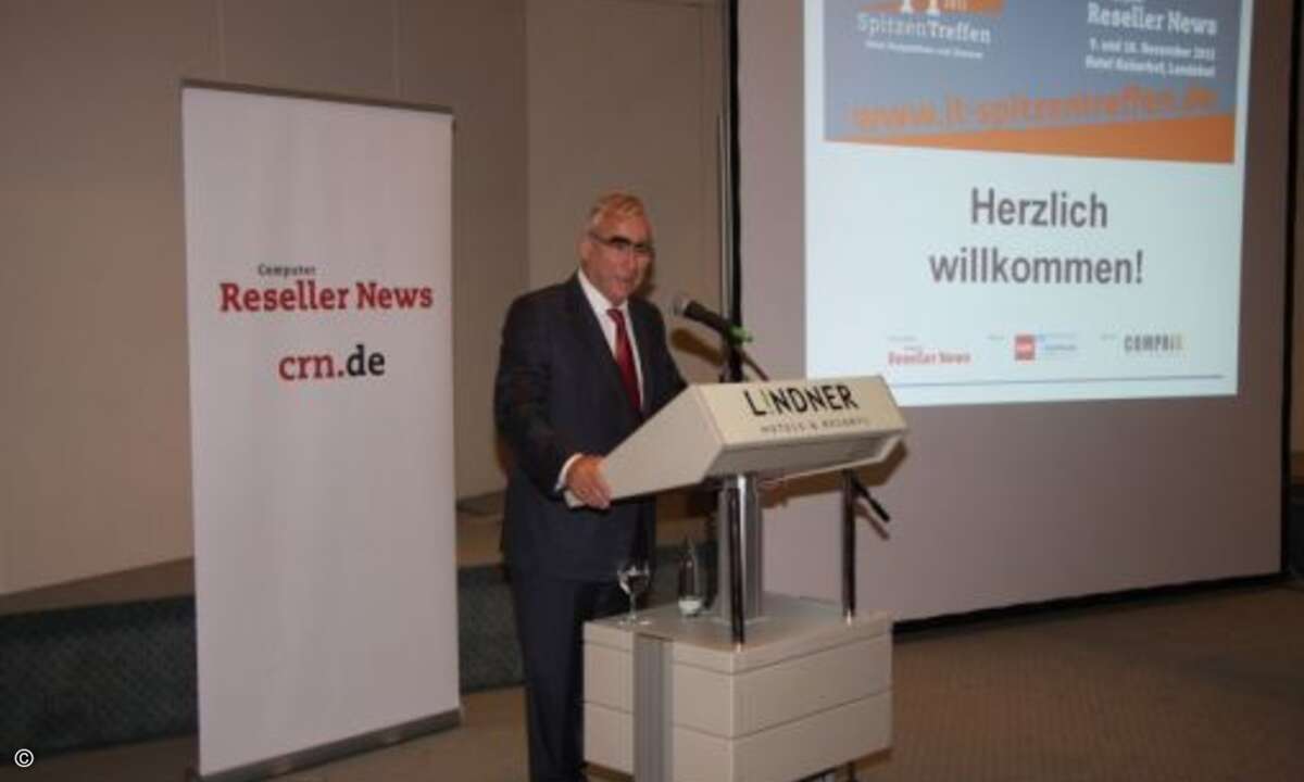 ... und plaudert aus dem Nähkästchen der großen Politik