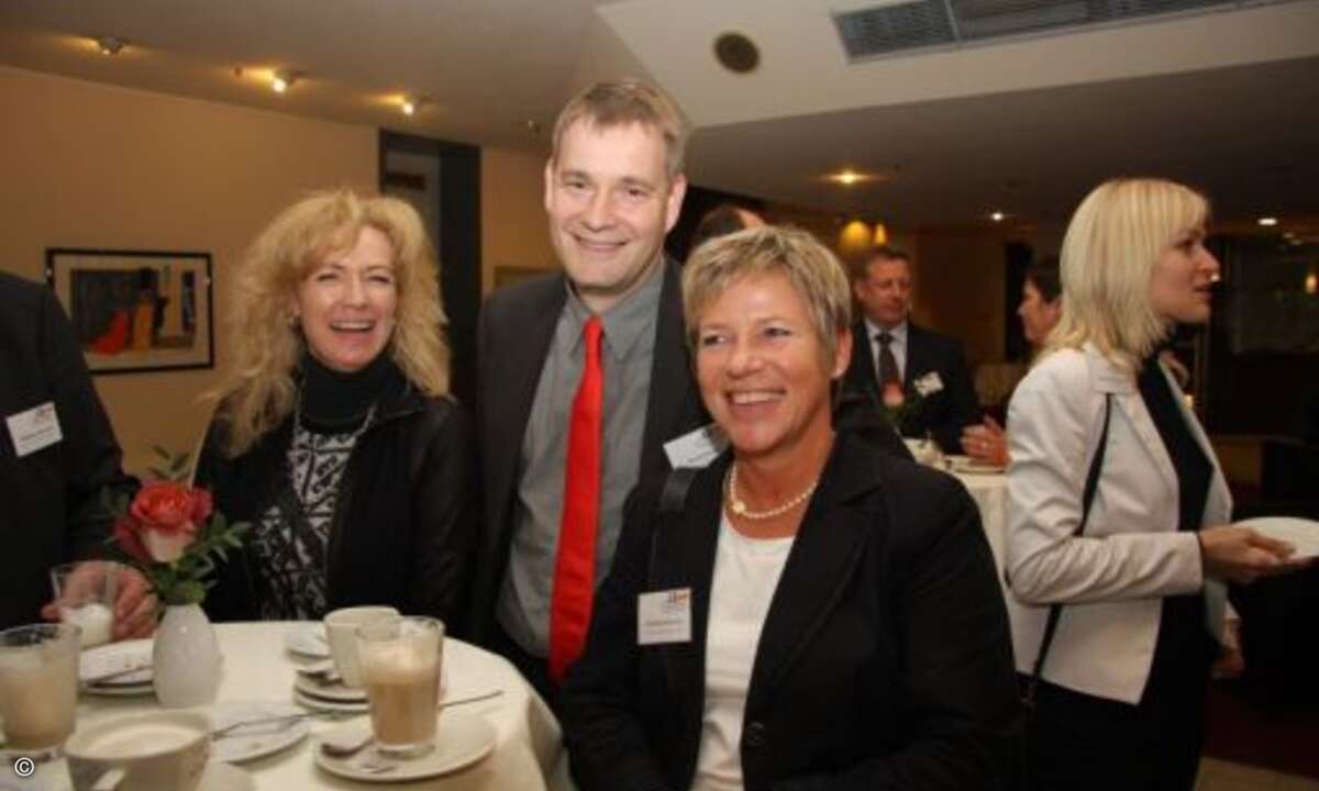 Brigitte Hofmann (Weiss IT Solutions), Arnd Villwock (cop software & services) und Gabi Sobota-Fischer (Ingram Micro)