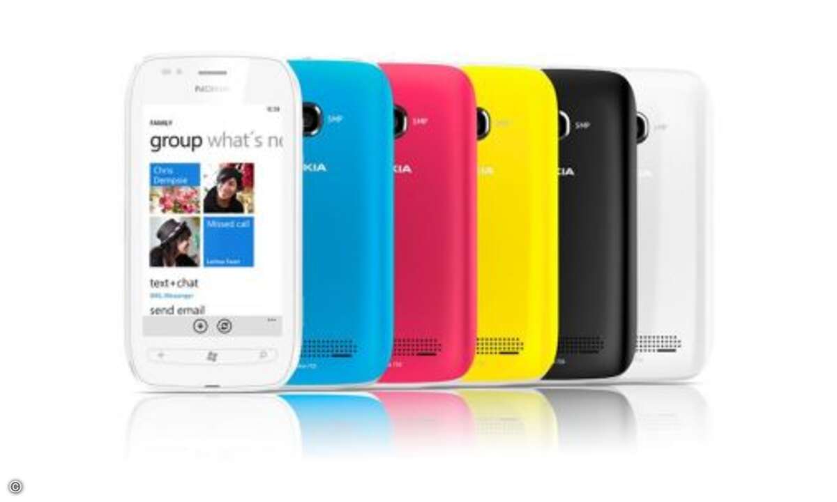 Nokia Lumia 710 Das Design ist nicht so elegant wie beim Flaggschiff-Modell Lumia 800, aber man kann dafür die Rückschale austauschen und so die Gehäusefarbe nach Lust und Laune verändern. Außerdem punktet das Lumia 710 mit einem Tiefpreis von nur 3
