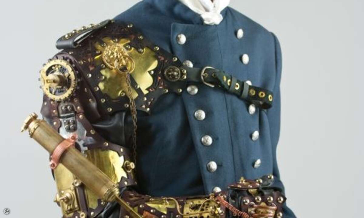 Der Schriftsteller G. D. Falksen in seiner Steam Punk Uniform