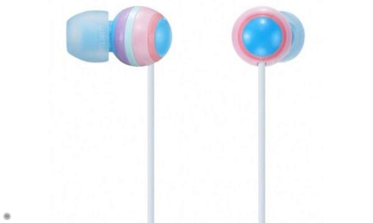 Sony MDR EX 40 LP - 20 Euro
Die Zielgruppe ist schon beim ersten Hinsehen klar; junge Mädchen die ihr MP3-Player und Ohrhörer eher als Accessoires ansehen als Audiophile die nach letztem Quäntchen Auflösung zu suchen.
Auch wenn’s an Klangfarben