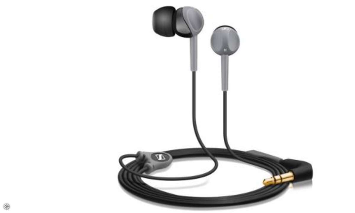 Sennheiser CX 200 Street II - 30 Euro
Dass sich die Dreingaben des Sennheiser CX 200 Street auf drei Gummi-Ohrpads
beschränken, ist ob dessen günstigen Preises nicht verwunderlich. Musikliebhaber sollten aber eher 5 Euro mehr ausgeben und den CX
