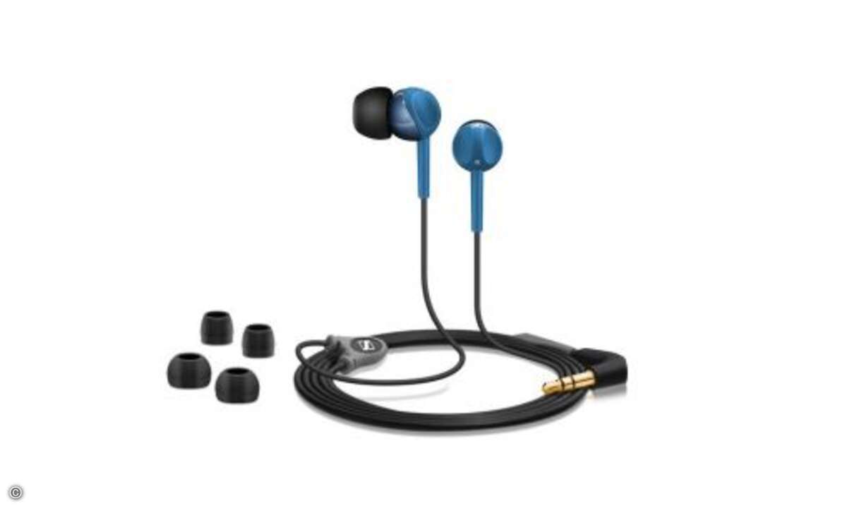 Sennheiser CX 215 - 35 Euro
Der Sennheiser CX 215 ist ein Spaßhörer. Sein Tragekomfort wie auch die basslastige Abstimmung mit kräftigen unteren Mitten machen ihn unterwegs zum guten Spielpartner für iPod und Co. Die abgedunkelte und dynamische Sp