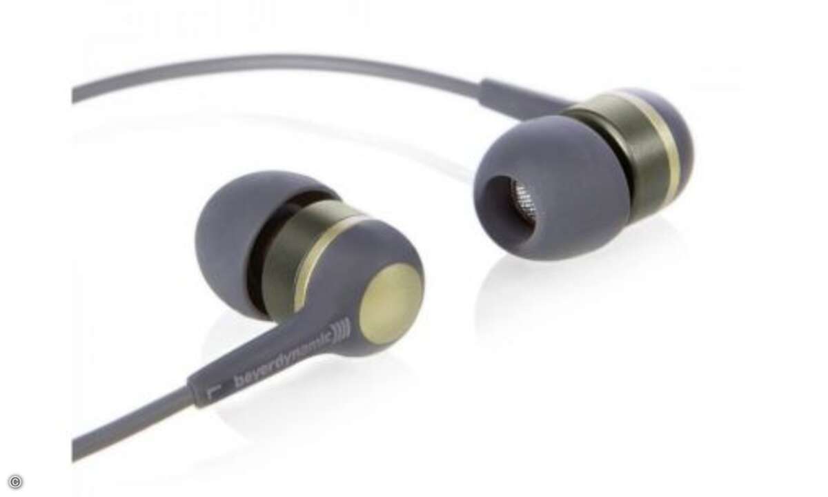 Beyerdynamic DTX 71 iE - 40 Euro
Der 71er von Beyerdynamic ist ähnlich DTX 101 iE auf neutrale und saubere Wiedergabe getrimmt. Das Manko des DTX 71 iE ist jedoch die Schwierigkeit ihn richtig ins Ohrkanal zu platzieren. So klingt er auch im erste