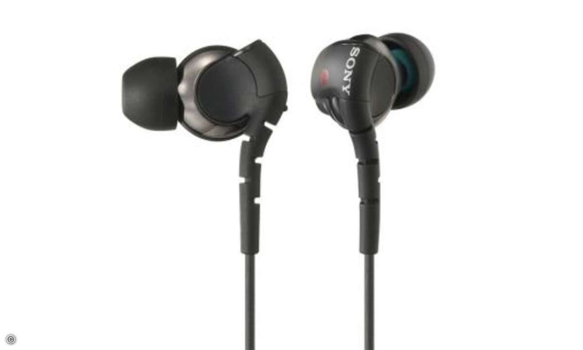 Sony MDR EX 310 LP - 55 Euro
Als Ohrpassstücke liegen dem MDR EX 310 nicht nur vier Pads aus angenehmem Urethan bei, sondern auch drei, die zwecks besserer Dämpfung von Außengeräuschen innen mit Schaumstoff befüllt sind. Klanglich waren aber die S