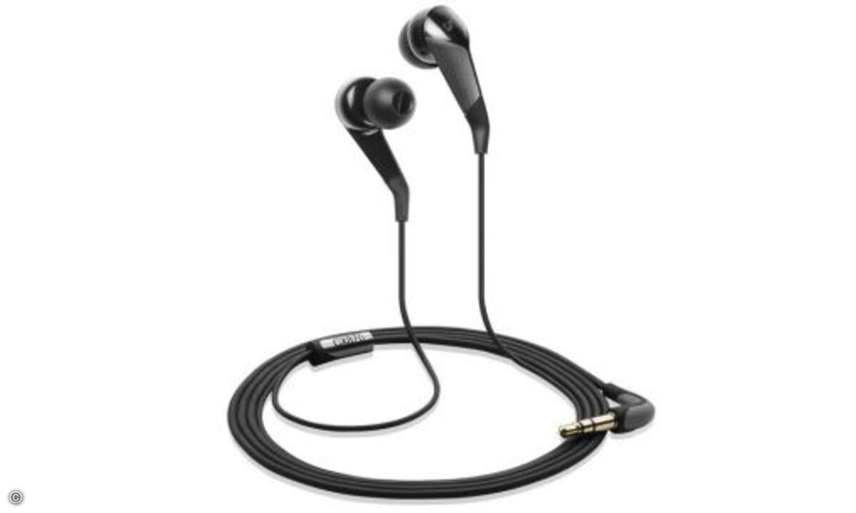 Sennheiser CX 870 - 80 Euro
Obwohl der CX 870 mit 80 Euro preislich schon zu der Oberklasse gehört, erschöpft sich die Packungsbeilage mit drei Silikon-Pads, einem Putzwerkzeug und zwei immerhin sinnvollen Membranschaumstoff-Filtern. Auch klanglic