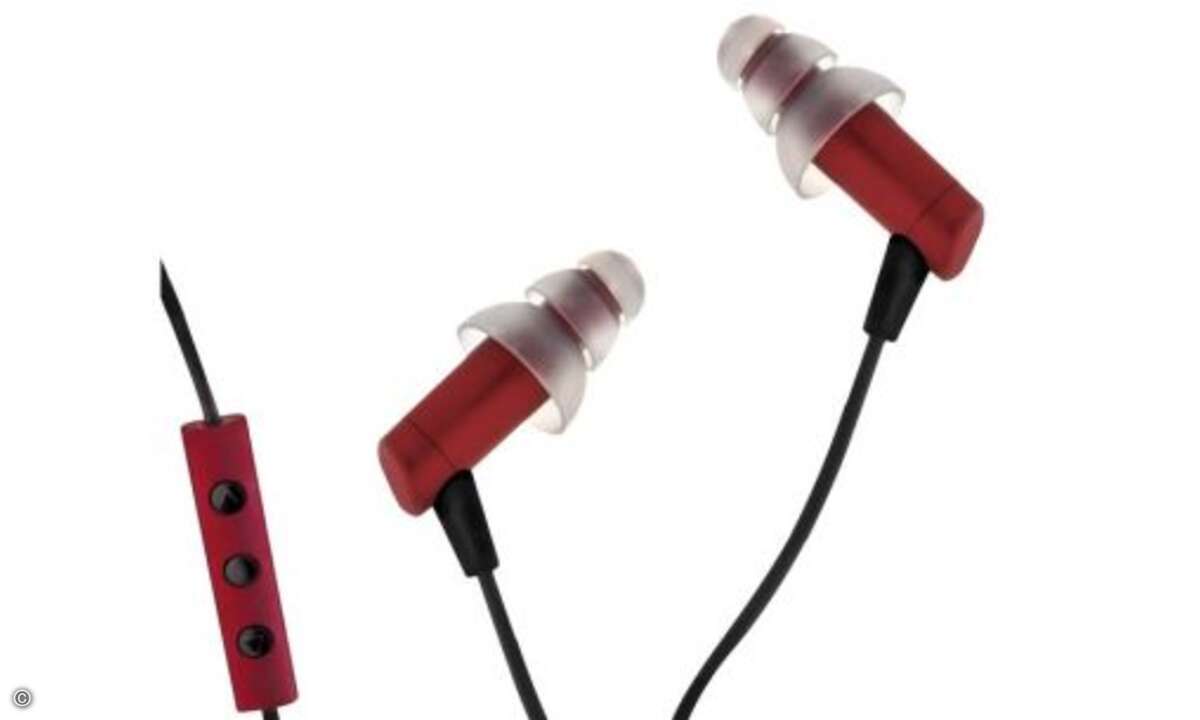 Etymotic HF 3 - 160 Euro
Das HF 3 Headset von Etymotic hinterlässt gemischte Gefühle. Vor allem seine Schnelligkeit und die feinen Obertöne überzeugten. Die jedoch trafen auf einen kaum vorhandenen Tiefbass. Dadurch geriet die komplette Abbildung