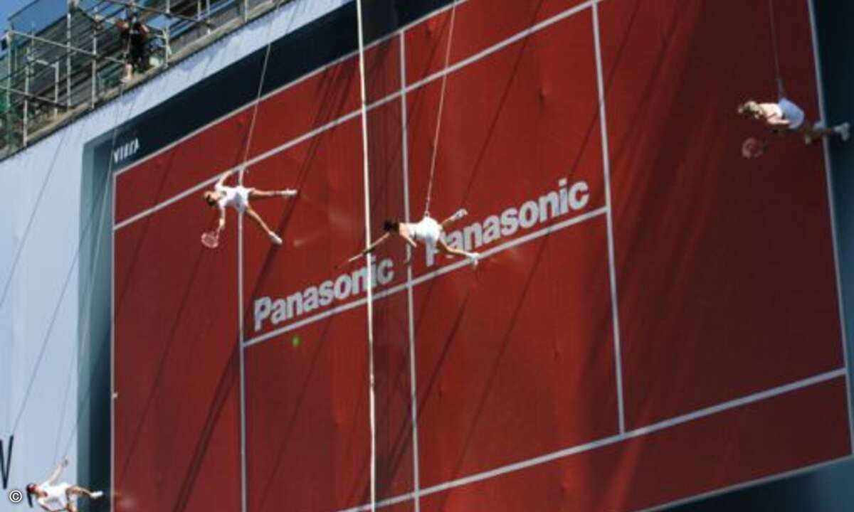 Platz 4: Erlebnisgutscheine sind 2011 einer der großen Gewinner. Ob Bungee Jumping oder Vertical Tennis - hier gibts für jeden die passende Action. (Bild: Jochen Schweizer)