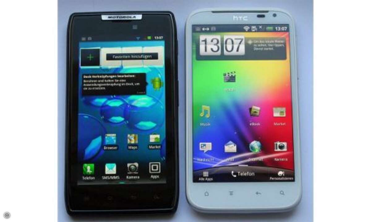 Display
Beim Display sammeln beide Smartphones Punkte, die Anzeige ist riesengroß, hell und scharf. Beim Sensation ist sie ein bisschen größer (4,7 Zoll statt 4,3 Zoll), beim RAZR im Gegenzug etwas detailstärker (960 x 540 Pixel statt 800 x 480 Pi