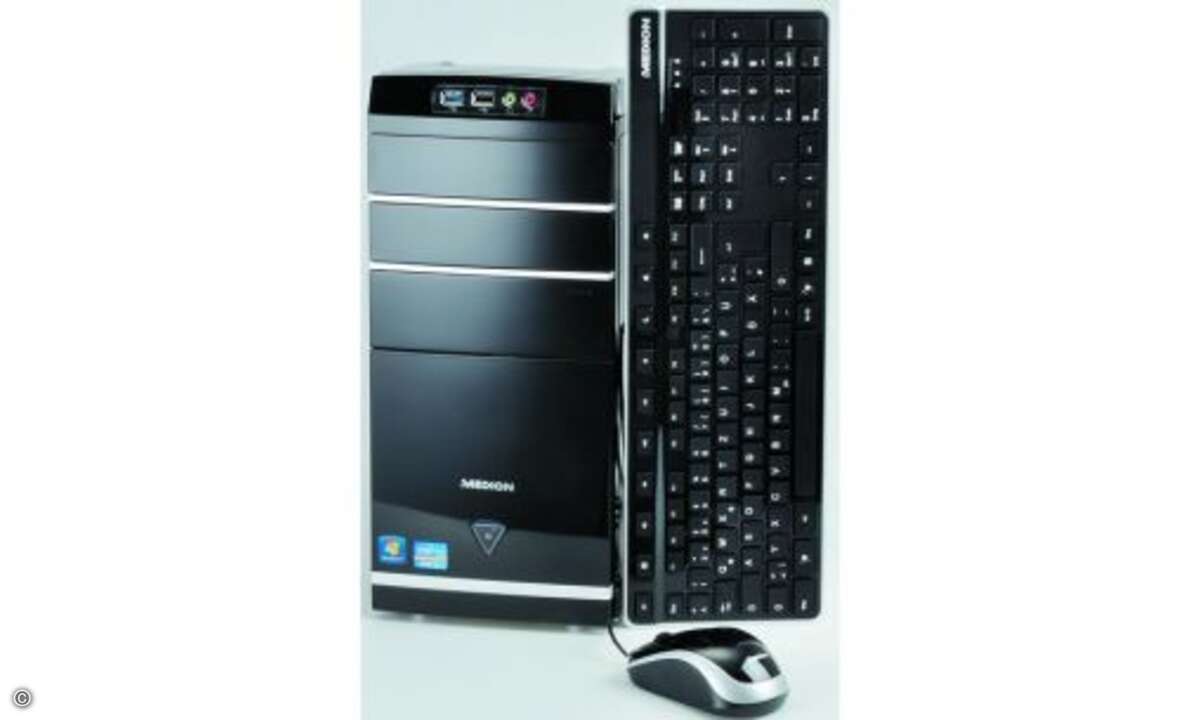 Medion Akoya P5330 D mit Maus und Tastatur
Mit zum Lieferumfang des Medion Akoya P5330 D von Aldi gehören eine optische Maus und eine Tastatur (beides kabelgebunden) im typischen Medion-Design.
© PC Magazin