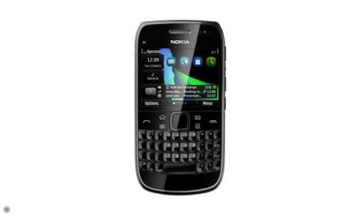 Nokia E6-00
Es gibt Smartphones, die wollen weder besonders hipp noch stylish sein, sondern lediglich einen guten Job machen und ihrem Benutzer dienen. Zu dieser Kategorie gehört das Nokia E6-00. Was nicht heißen soll, dass es nicht attraktiv wäre