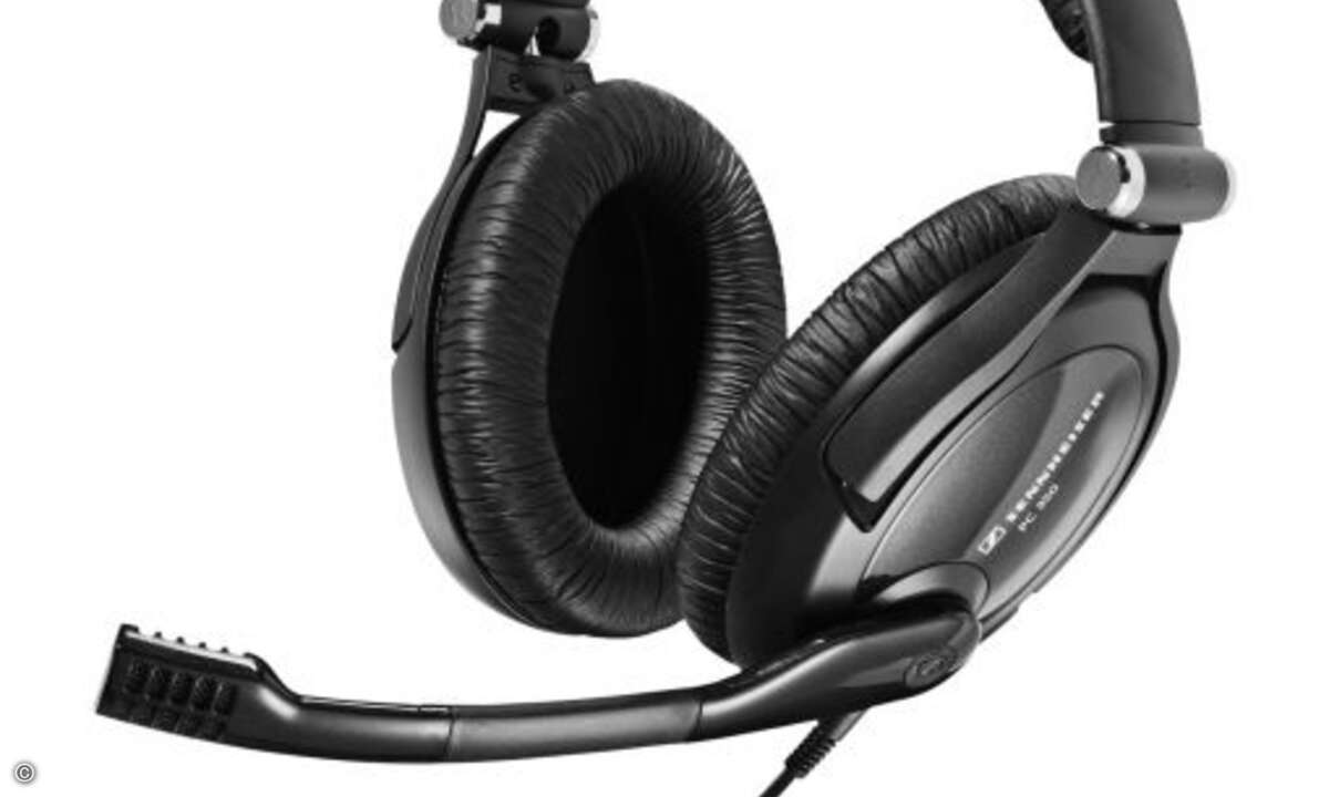Die geschlossene Bauweise und die Gelenke an den Ohrmuscheln machen das PC 350 zum besten Begleiter auf eine LAN-PArty © Sennheiser