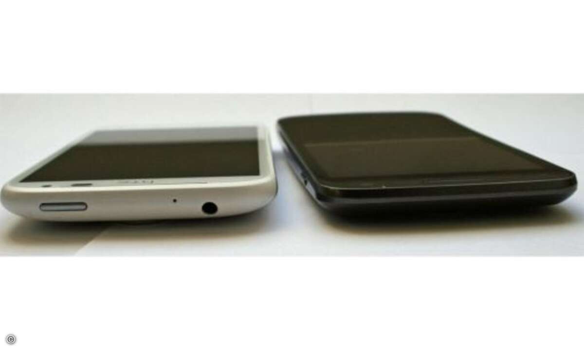 Design und Verarbeitung Während Samsung den Kopfhöhrer-Anschluss direkt neben dem microUSB-Eingang auf der Fußseite platziert, findet man ihn bei HTC wie gewohnt neben der Power-Taste. © connect