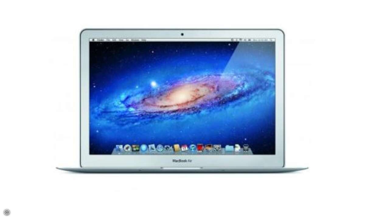 Ultrabooks
Aber das war nur der Anfang. Auf der CES dürften zwischen 30 und 50 neue Subnotebooks vorgestellt werden, die dem Klassenprimus in diesem Segment, dem Macbook Air (Foto), Marktanteile abjagen sollen. Am Dienstag wird Intel-Chef Paul Ote