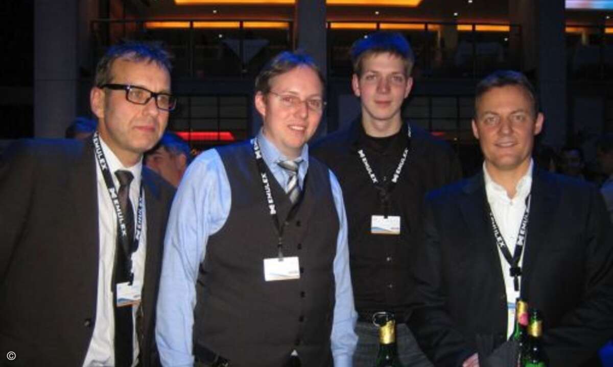 Markus Zapfe, Dirk Webbeler, Matthias Kimminu (alle Blue Technologies) mit Jochen Weischedel (Dell)