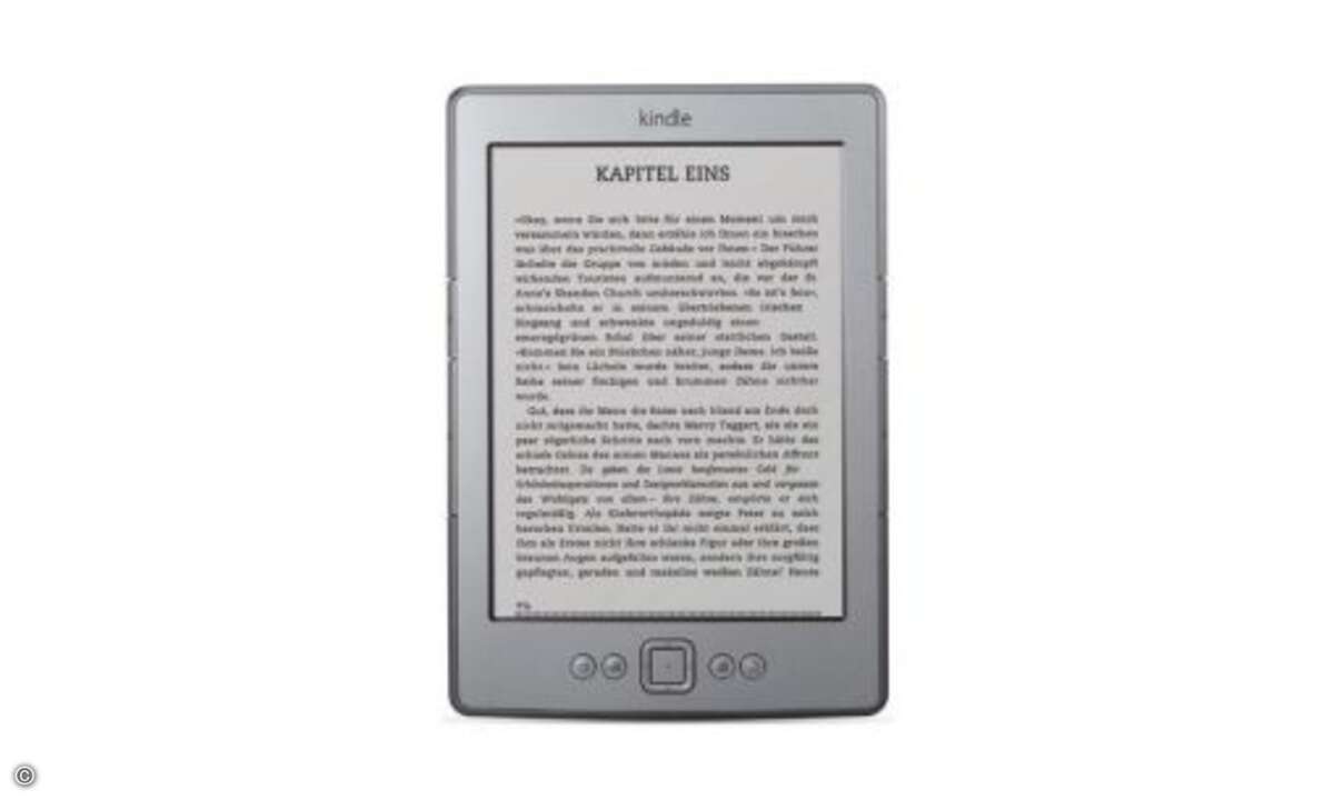 Amazon Kindle Amazons neues Lesegerät ist die Empfehlung für echte Leseratten. Er ist klein, leicht und handlich. Zwar verfügt der Kindle nicht über einen Touchscreen, doch blättert es sich über die auf beiden Seiten des Gerätes angebrachten Kipptas