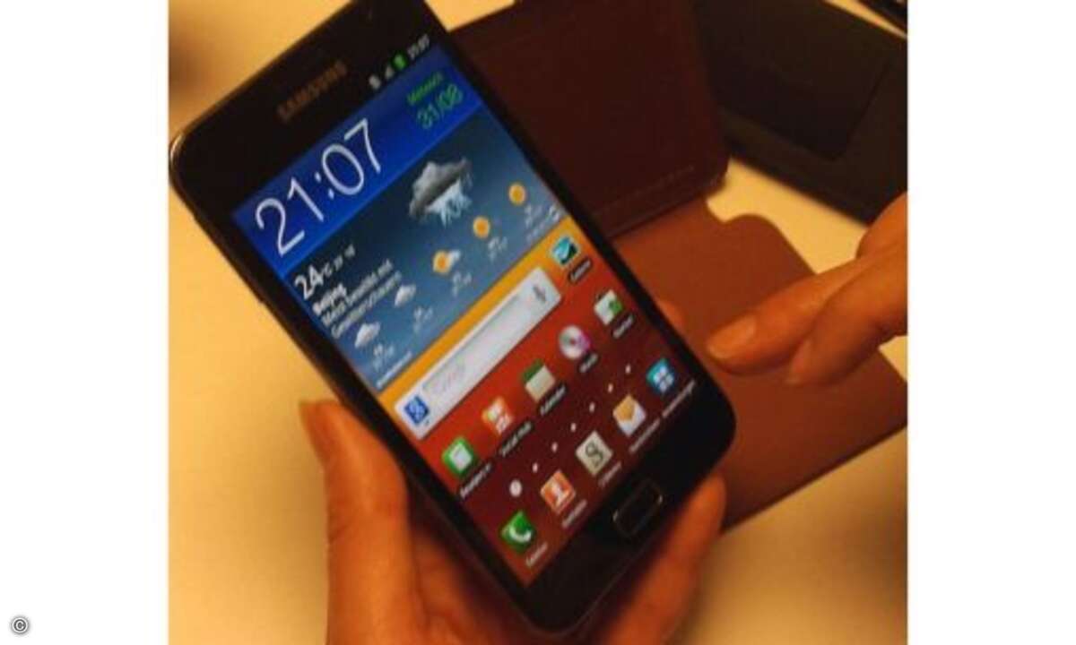 Samsung Galaxy Note - 9,65 Millimeter
Dem iPhone-Hersteller kann eigentlich nur ein Unternehmen das Wasser reichen: Samsung. Der koreanische Elektronikriese baut die flachsten Smartphones mit der besten Technik und den schärfsten Displays. Zum Bei