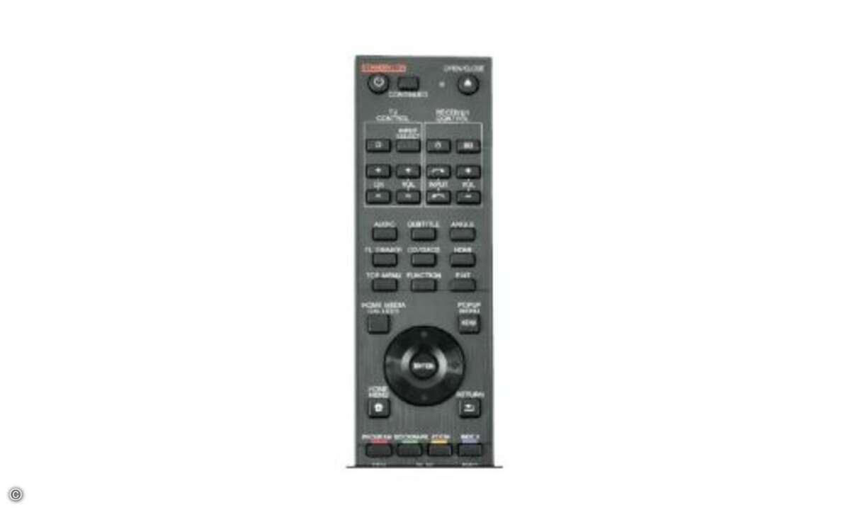 Die Pioneer-Fernbedienung steuert neben dem Player auch die Grundfunktionen von TV und AV-Receiver. © Josef Bleier, Stefan Rudnick