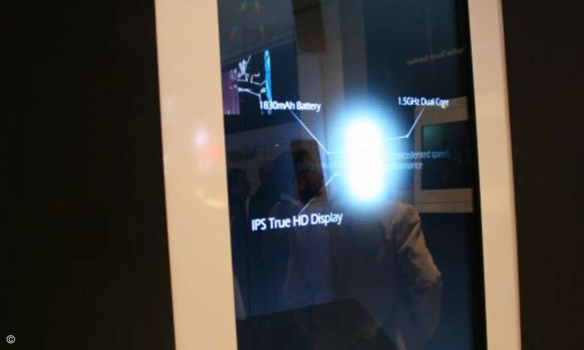 LG zeigt ein halbdurchsichtiges Display, das gleichzeitig als Schaufenster dient