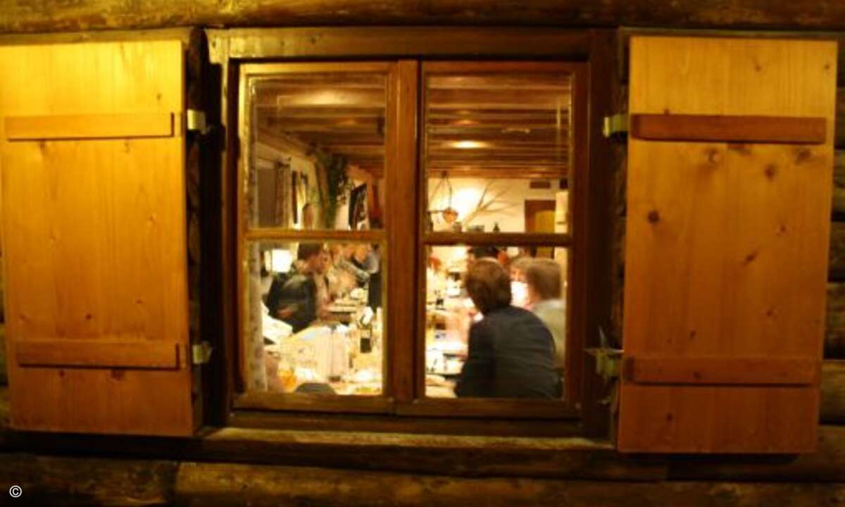Urige Location: Der »Holzkäfer« sorgte für passende Atmosphäre am Hüttenabend