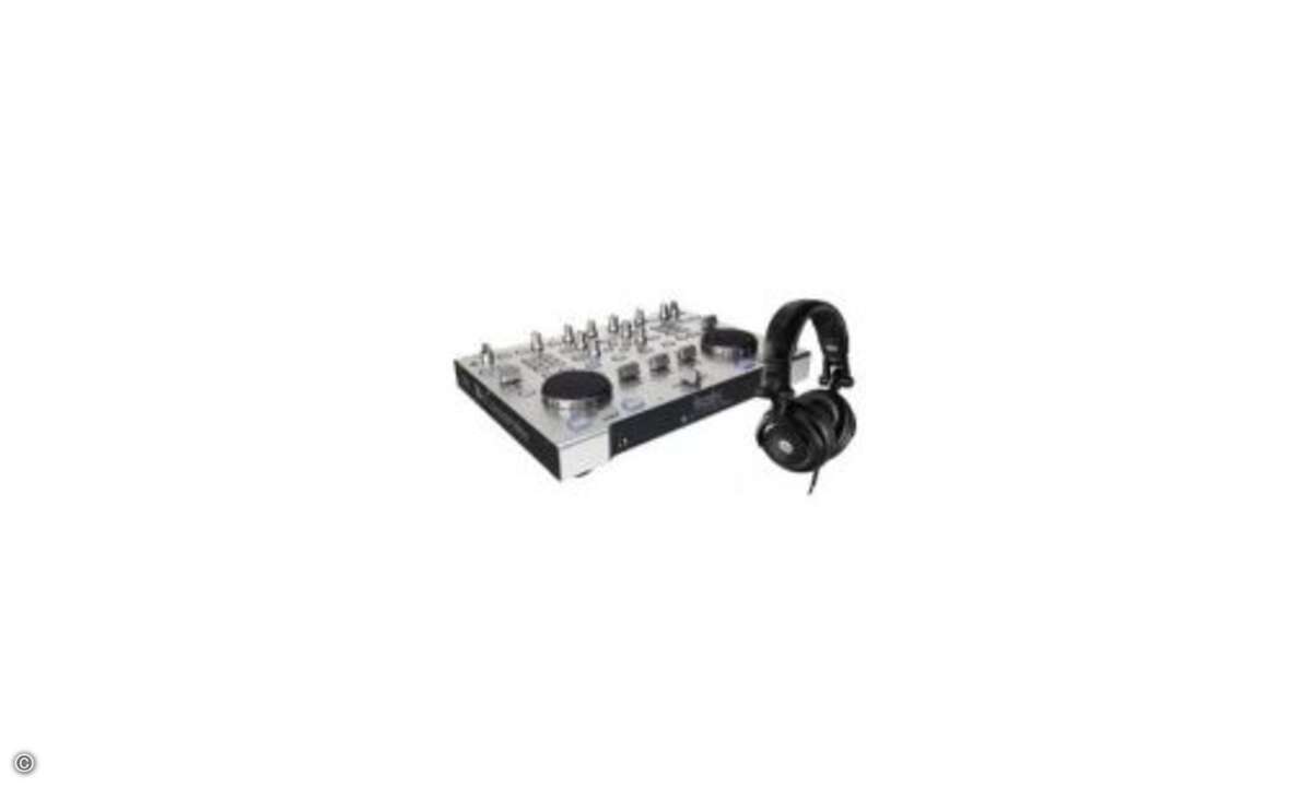 Der Hercules DJ Console RMX Mixing ist ein DJ Controller für PC und Mac aus Metall mit implementiertem 4-In/4-Out-Audiointerface, der sich für Live- und Studioverwendung eignet. Zur Ausstattung gehören u. a. ein Mikroeingang zum Übersprechen, 2 Ster