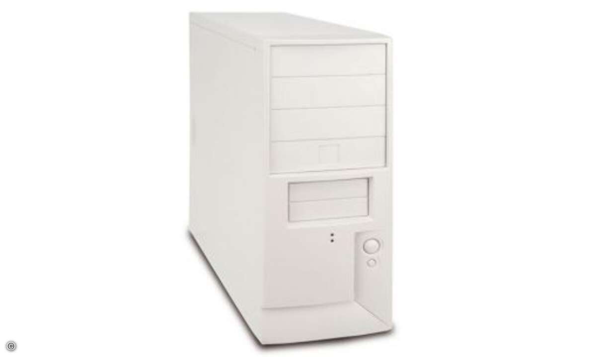 Das ATX Midi-Tower Gehäuse mit Netzteil (250 Watt) sieht durchaus wertig aus. Es eignet sich für ATX-, Micro-ATX oder Mini-ITX Mainboards. Mit Platz für 4 große Laufwerke und je 2 kleine Laufwerke intern und extern scheint es für gängige PC-Konzepte
