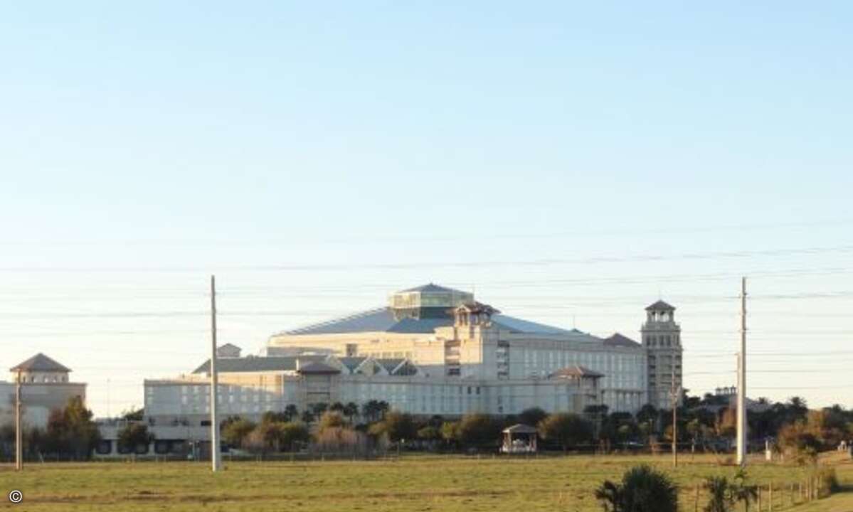 Das Gaylord Palm Hotel und Convention Center liegt in Orlando direkt in der Nähe berühmter Attraktionen wie Disney World.