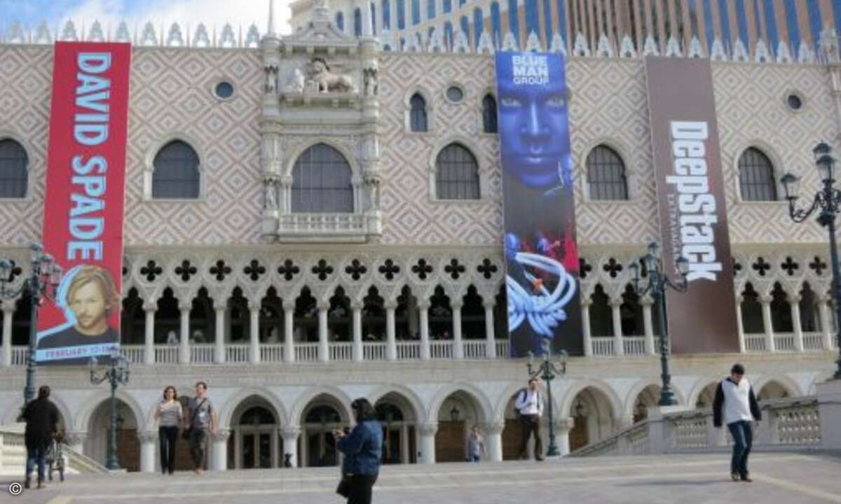 Der Softwarehersteller VMware hatte sich für seine Veranstaltung Partner Exchange 2012 in Las Vegas das Venetian ausgesucht. Das namensgebende Thema dieses Kasino-Hotels ist die italienische Lagunenstadt. Die Fassade des kleinen Anbaus vor dem Hotel-