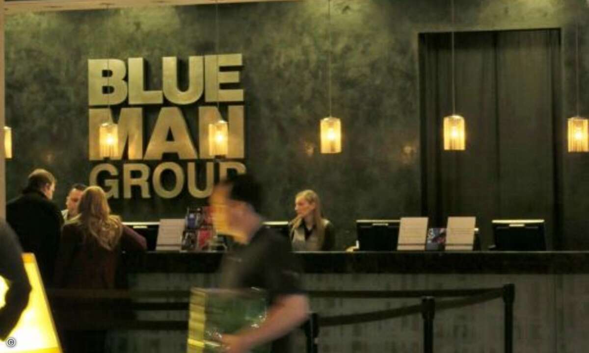 Das zweite Standbein der Hotels bilden Shows: Im Venetian zeigt seit einigen Jahren die Blue Man Group die ihrige. Vor 25 Jahren in New York als Avantgarde-Truppe gestartet, offeriert sie ihre Darbietungen inzwischen mit unterschiedlichen Akteuren an