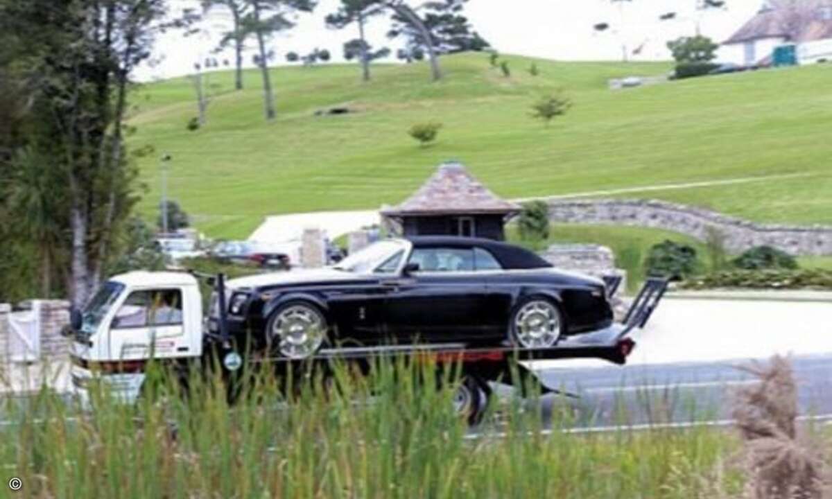... sowie ein nobles Rolls-Royce Phantom Drophead Coupé V12.