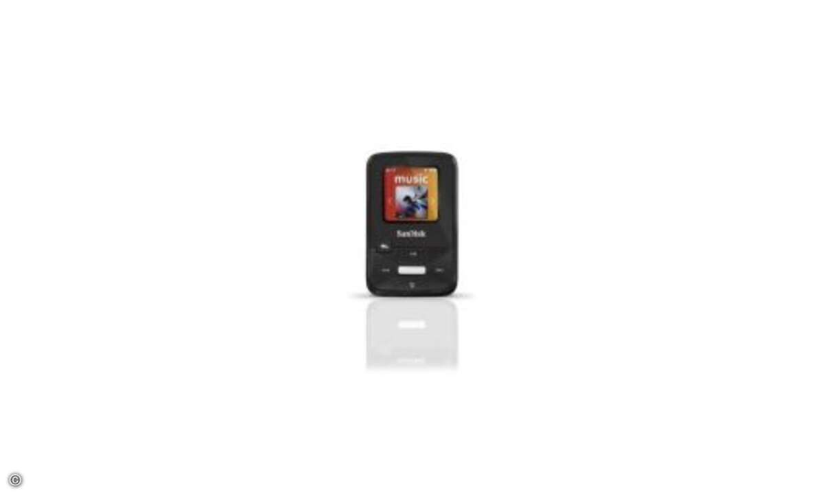 Der SanDisk Sansa Clip Zip MP3-Player ist kaum größer als eine Streichholzschachtel und hat ein 1,1 Zoll Display. 8 GByte Speicherplatz stehen für MP3s zur Verfügung, ein Slot für micro SD/SDHC Karten ist vorhanden. Das eingebaute FM-Radio hat 40 Sta