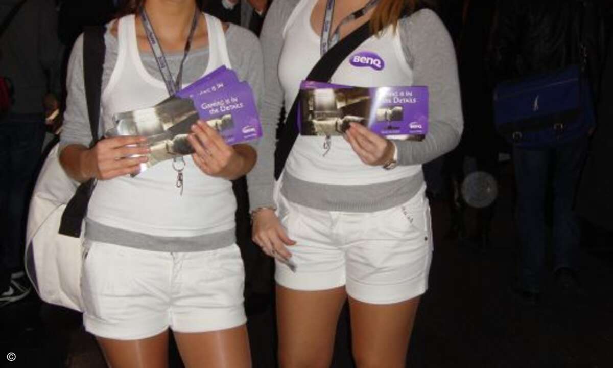 Für Benq flanierten diese beiden Damen über die Messe.
