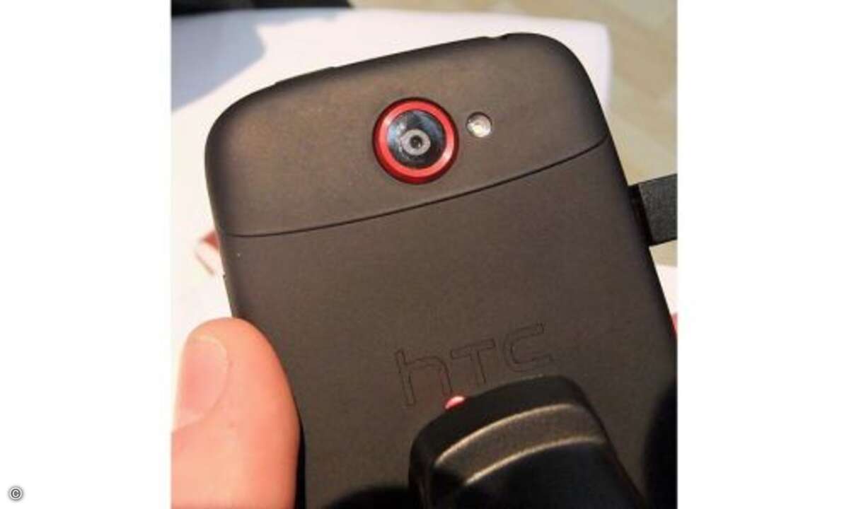 HTC One XL Das XL-Modell ist fast genauso ausgestattet wie das One X. Es gibt nur einen wichtigen Unterschied: Weil der Tegra-3-Chipsatz von Nvidia LTE nicht unterstützt, setzt HTC auf den Dualcore-Prozessor Snapdragon S4 von Qualcomm. © connect