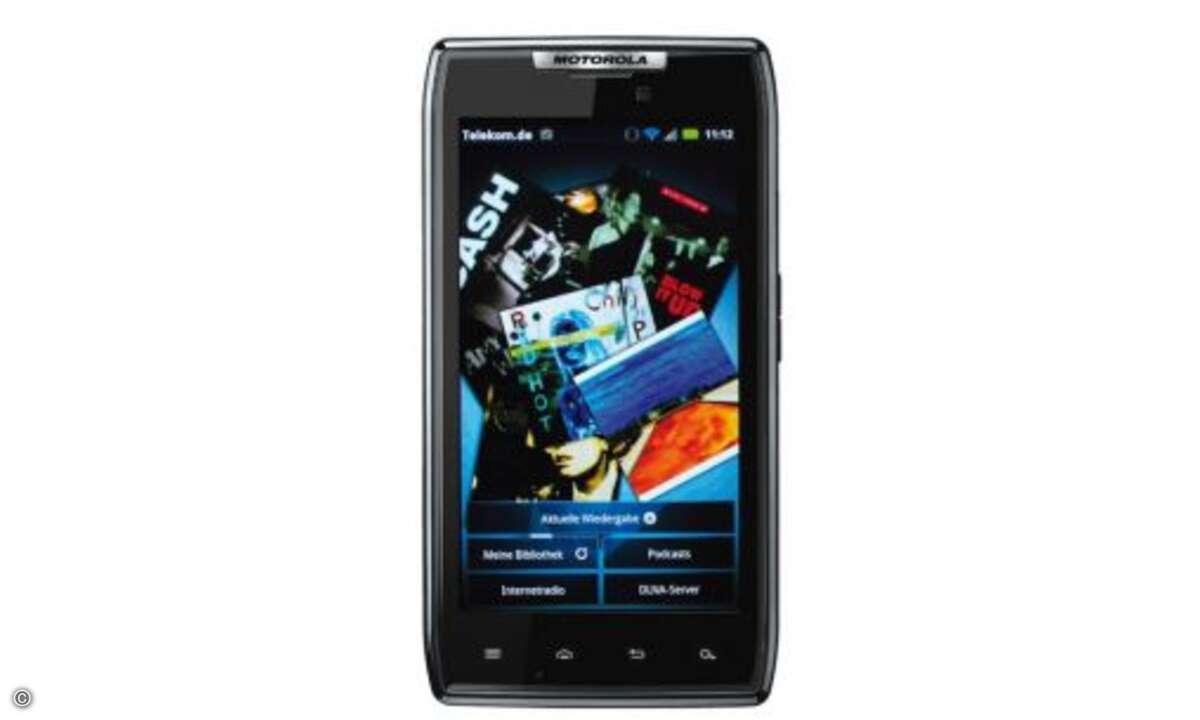 Flinker Browser, hochauflösende Anzeige und schlanke Linie – das Razr ist die beste Wahl unter den 4,3-Zöllern. Viel Display und handliches Format, bitte! Was im ersten Moment vielleicht widersprüchlich klingt, lösen Smartphones mit 4,3-Zoll-Display