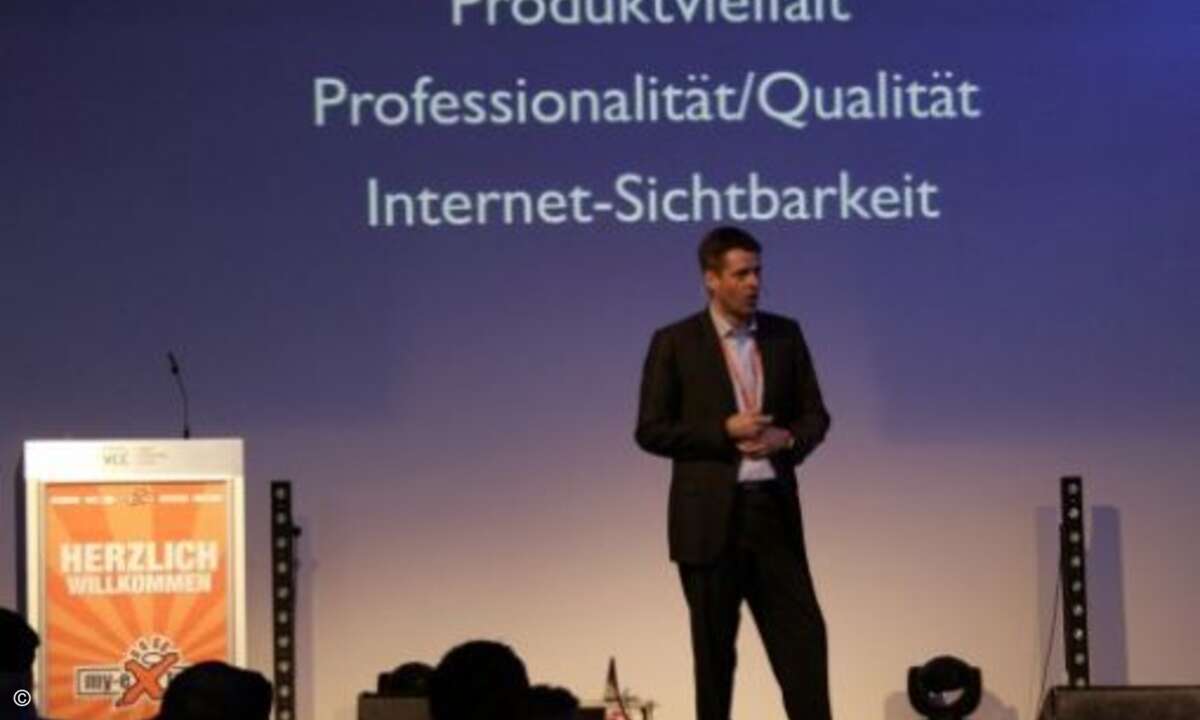 Dominik Brokelmann, Vorstandsvorsitzender der Brodos AG, erklärte in einem Vortrag, mit welchen Maßnahmen sich Brodos und My Extra auf den Wandel im Markt einstellen wollen