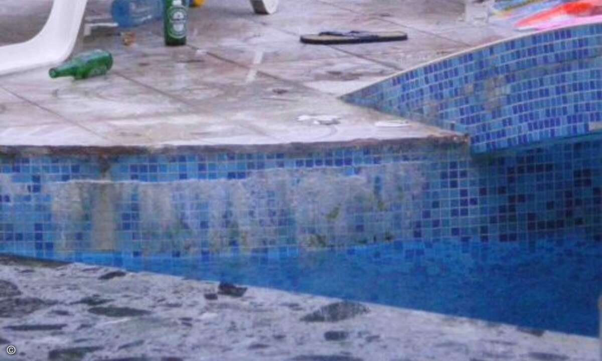 ... entspannen kann man sich an diesem Pool nicht. Kalkränder und Dreck wirken mehr als ausladend. (Foto: HolidayCheck.de)