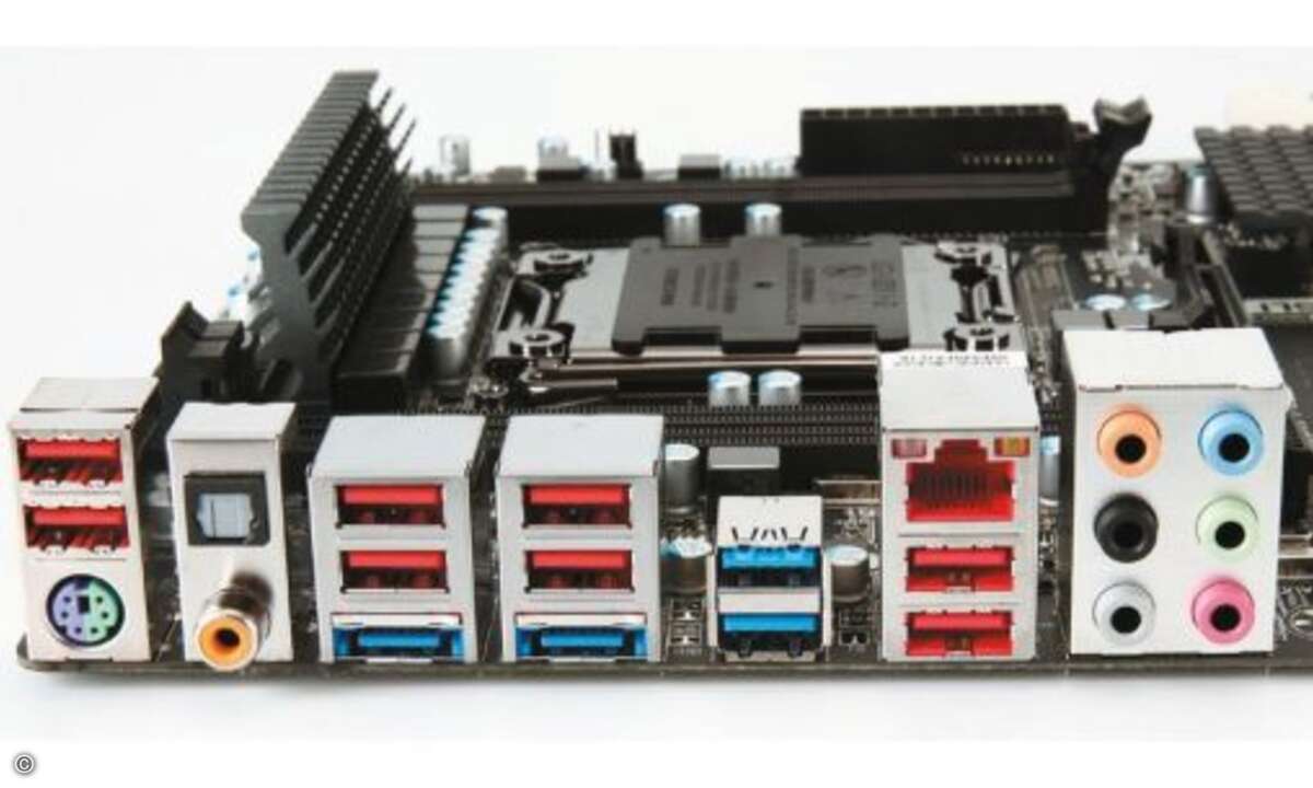 Das Gigabyte X79-UD3 bietet gleich zwei eSATA-Ports, die den schnellen SATA3-Standard unterstützen.  © Hersteller/Archiv