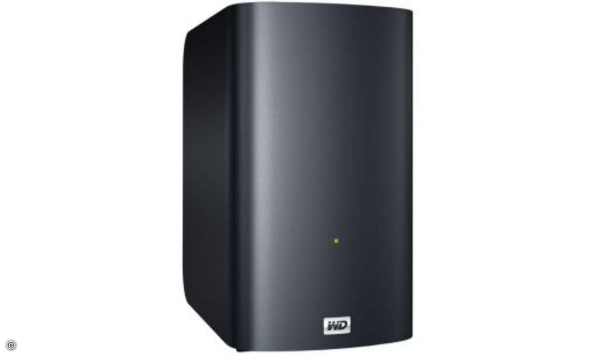 Ein richtig dickes Ding: Die MyBook Live Duo mit zwei Festplatten ist schon rein optisch beeindruckend, dank RAID hängte sie mit 37 Mb/s beim Schreiben und rund 60 Mb/s beim Lesen im Heimnetzwerk die anderen Testteilnehmer ab. Als Backup-Server (mit